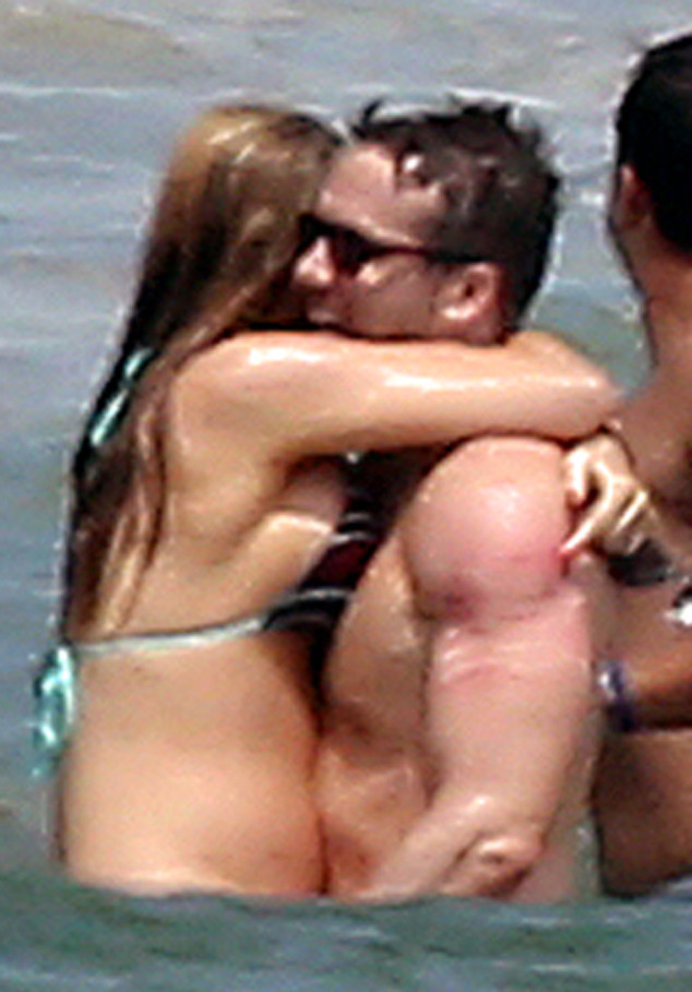 Blake Lively Shows Baby Bump In Bikini Packs On Pda With Ryan Reynolds At Taylor Swift S Fourth Of July Party E Online